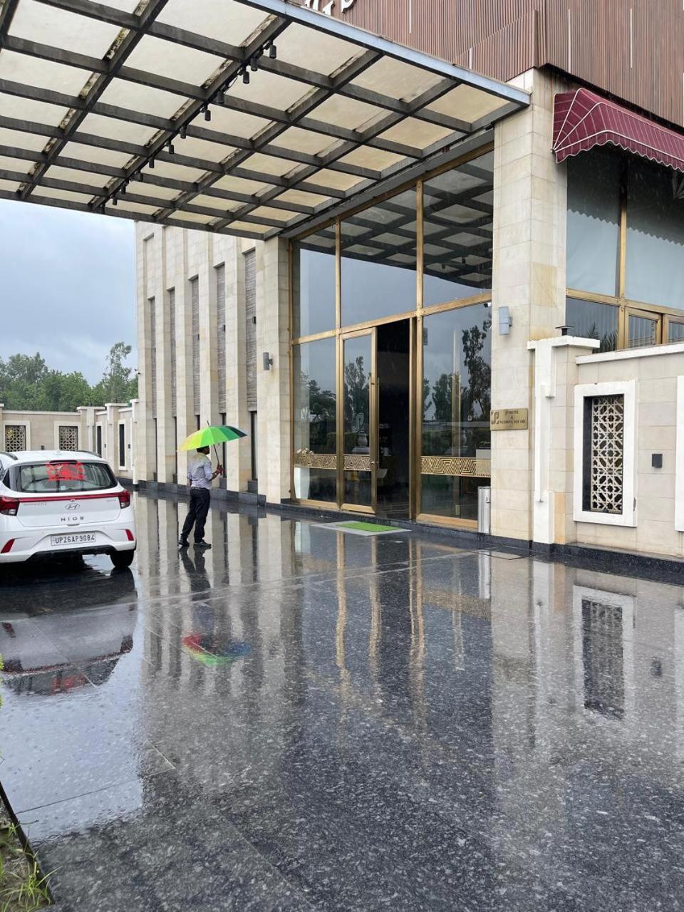 J P Hotel And Wedding Square Pilibhit Exteriér fotografie